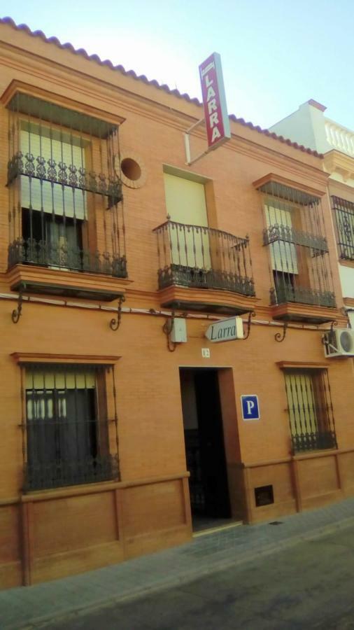 Pensión Larra Mairena De Alcor Exterior foto