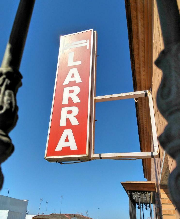 Pensión Larra Mairena De Alcor Exterior foto