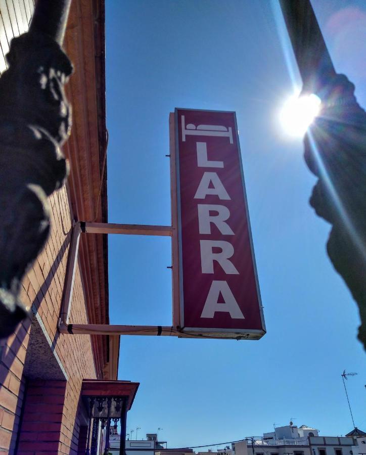 Pensión Larra Mairena De Alcor Exterior foto